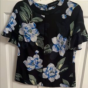 Banana Republic Black Short Sleeve Blouse with Ruffled Sleeve Hem Sz XS